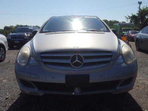 2006 Mercedes Benz E 500 GOING FOR N400,000