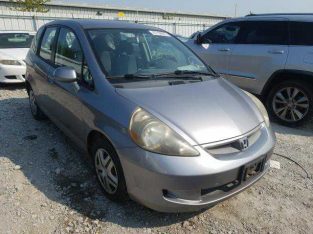 2007 Honda Fit going for N400,000