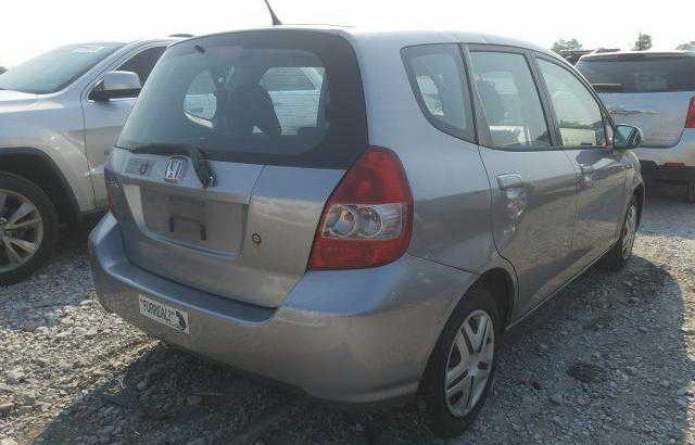 2007 Honda Fit going for N400,000