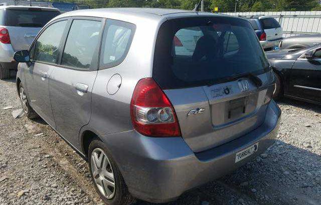 2007 Honda Fit going for N400,000