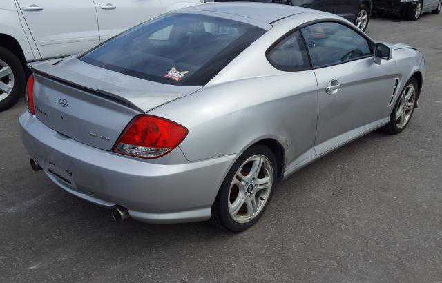 2005 Hyundai Tiburon going for N350,000