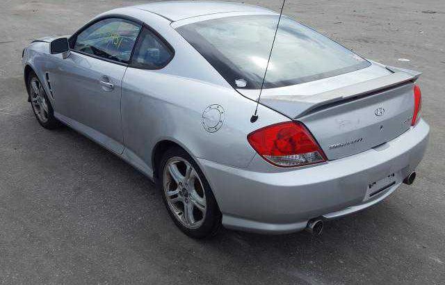 2005 Hyundai Tiburon going for N350,000