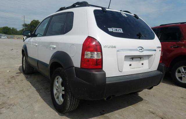 2006 Hyundai Tucson GLS going for N400,000