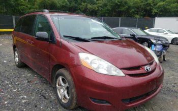 2009 TOYOTA SIENNA CE For Sale Going For N400,000