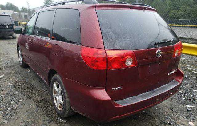 2009 TOYOTA SIENNA CE For Sale Going For N400,000