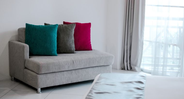 Chaise Lounger w/ button tufted