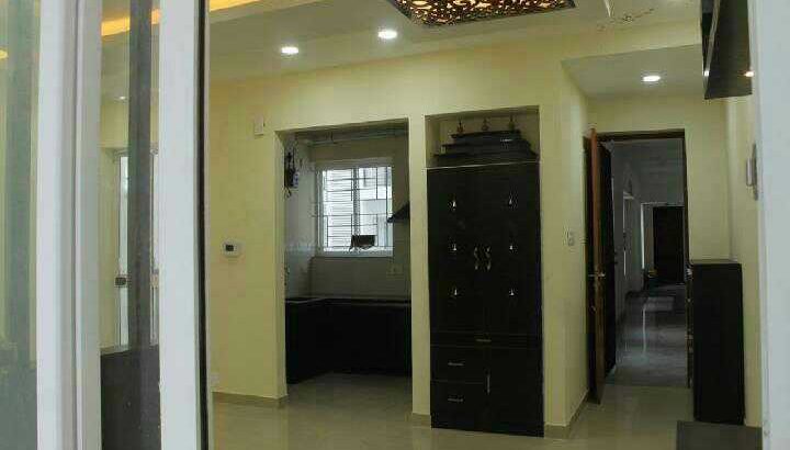 2bhk flats Laxmi nager near metro station without landlord. Rant 9000 to 15000 rant