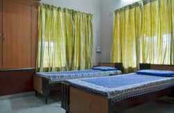 1rk flat nirman vihar near metro station without landlord. Rant 5000 to 8000 rant.