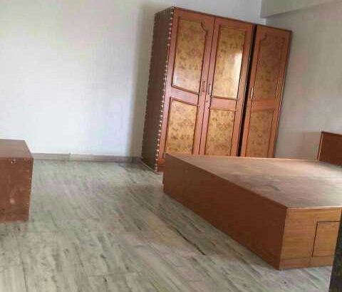 Broker saying. 1rk flat nirman vihar near metro station without landlord. 1 2 3 and 4 floors. Light bill and water bill government bill. Rant 5000 to 8000 rant.