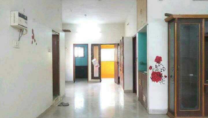 Broker saying. 2bhk flat nirman vihar near metro station without landlord. 1 2 3 and 4 floors. Light bill and water bill government bill. Rant 9000 to 15000 rant.