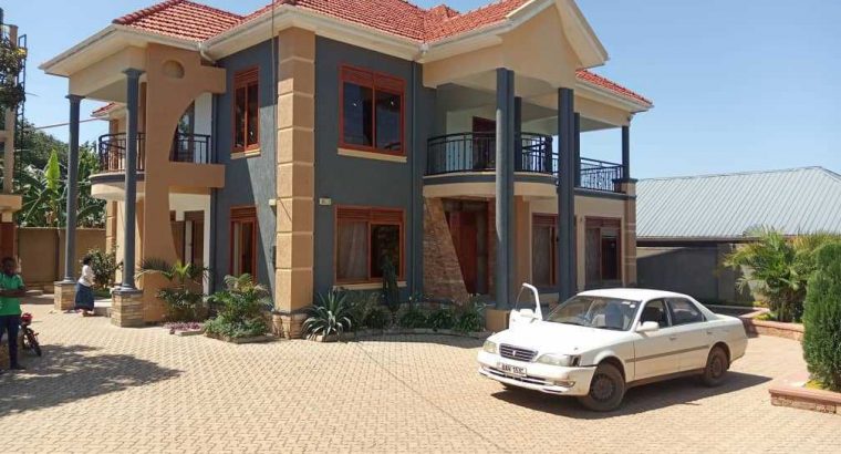 5bedroomed house on sale only $200,000 USD Cash seated on 25decimals Uganda Kampala kira check google map