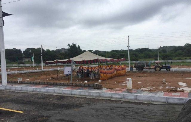 open plots at jalpally near to shamshabad airport back to novetal hotel 28000sq yard cnt me970016010