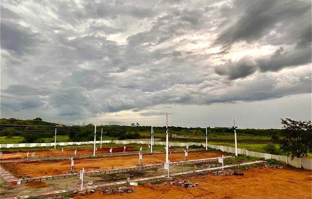 open plots at jalpally near to shamshabad airport back to novetal hotel 28000sq yard cnt me970016010