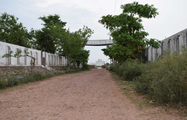 Gwalior road Agra main plot 5.5 lakh 6.5 lakh main jaldi kare