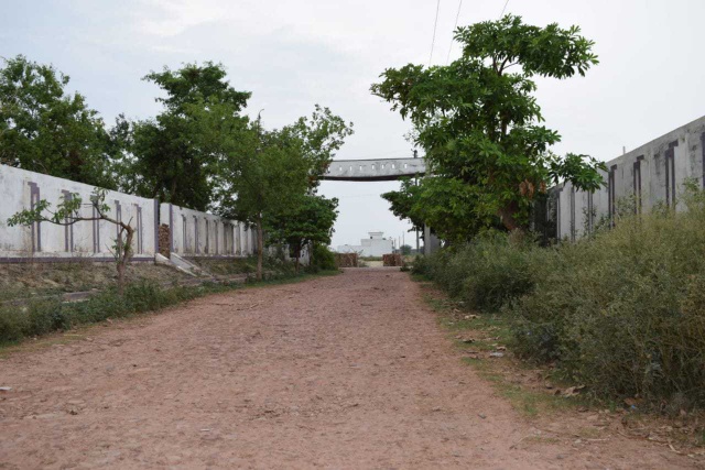 Gwalior road Agra main plot 5.5 lakh 6.5 lakh main jaldi kare