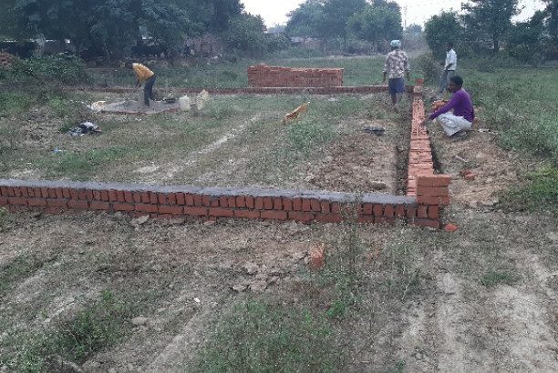 PLOT IN NAINI MUNGARI AT MAI ROAD