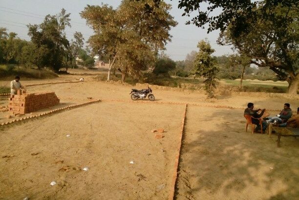 PLOT IN NAINI MUNGARI AT MAI ROAD