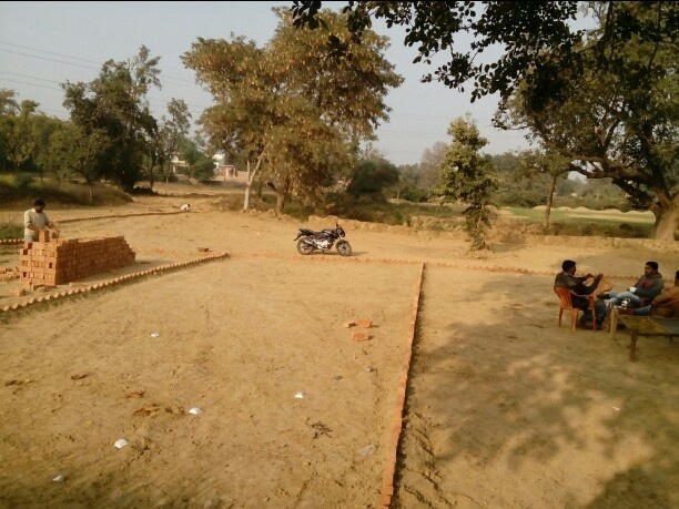 PLOT IN NAINI MUNGARI AT MAI ROAD