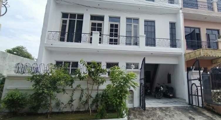 200 sq yd house for sale