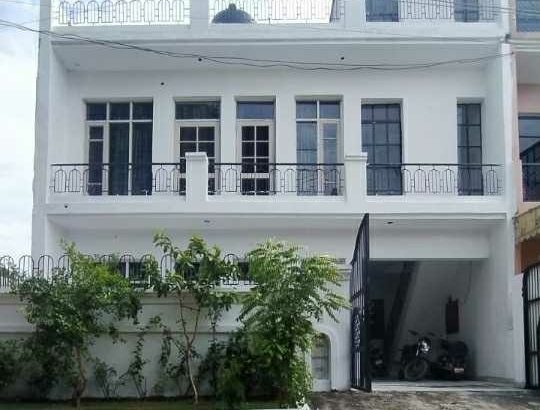 200 sq yd house for sale